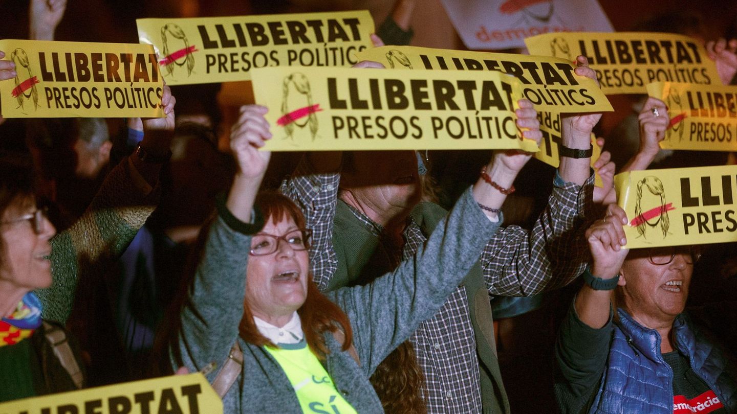 Imagen de una manifestación para pedir la libertad de Junqueras y los exconsellers. (EFE) 