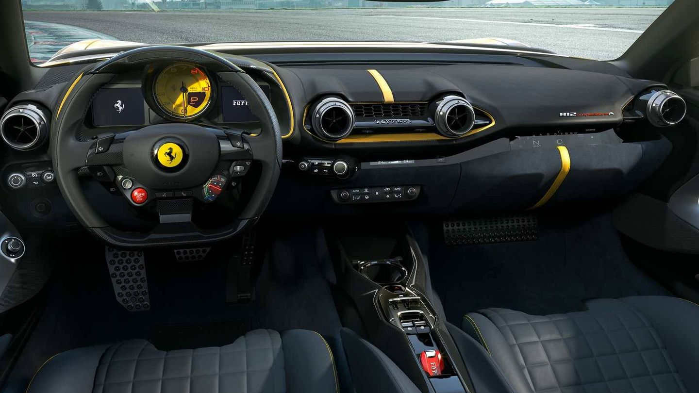 Este es el interior, impresionante, del Ferrari 812 Competizione A.