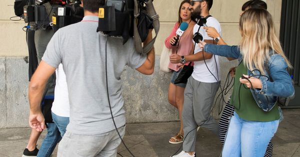 Foto: Antonio Manuel Guerrero, uno de los cinco integrantes de "La Manada", al llegar al juzgado de guardia de Sevilla para firmar. (EFE)