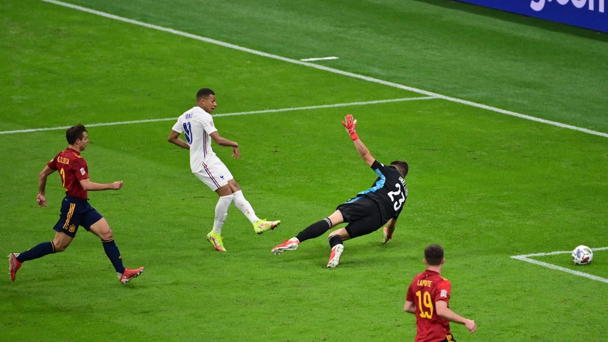 Lo mejor y lo peor | El polémico gol que dio el título a Francia: ¿debió ser anulado?