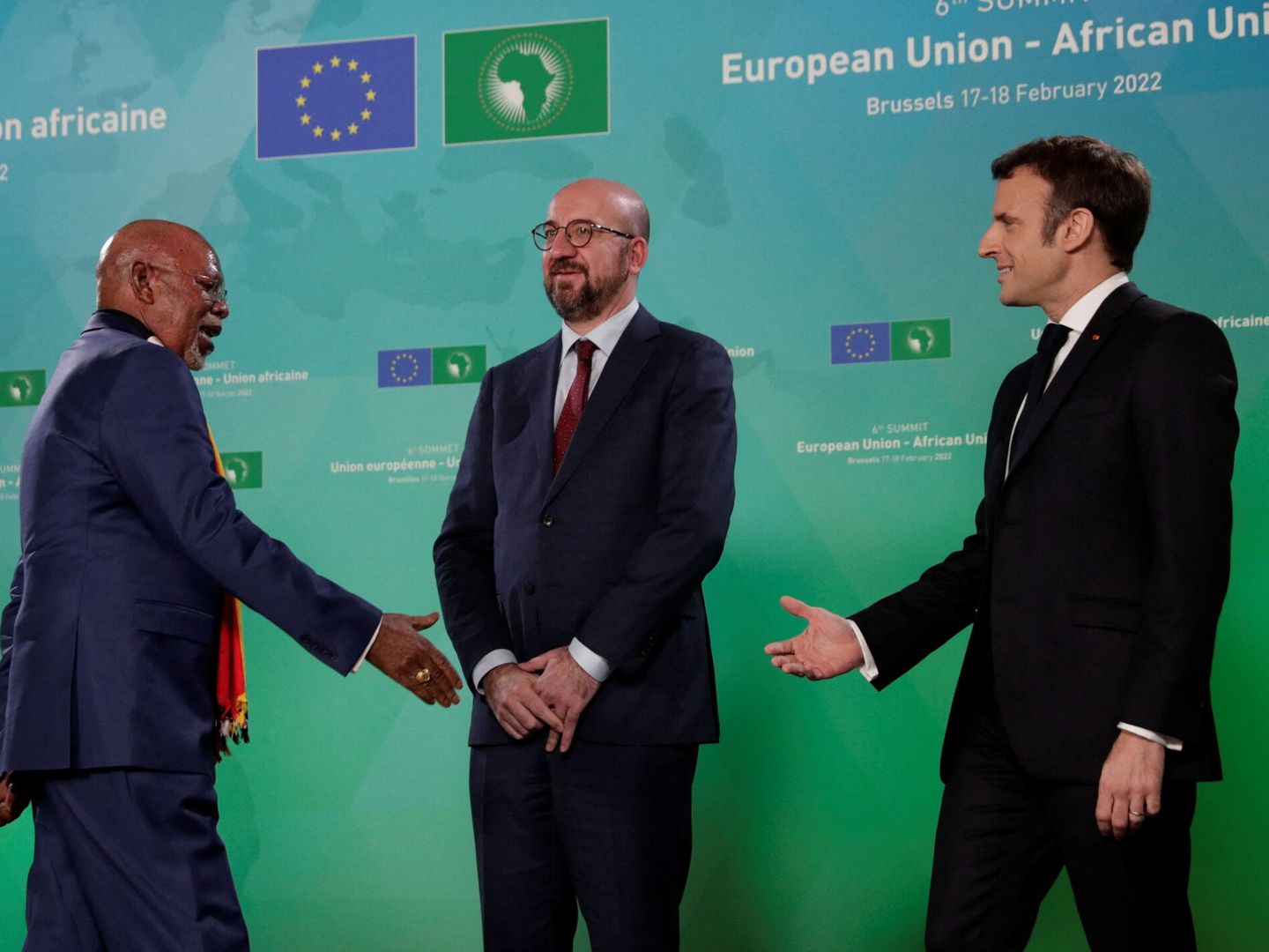 El ministro de Asuntos Exteriores de Uganda, Odongo Jeje Abubakhar, durante la cumbre entre la Unión Europea y la Unión Africana en Bruselas, Bélgica. (Reuters/Pool/Olivier Hoslet)