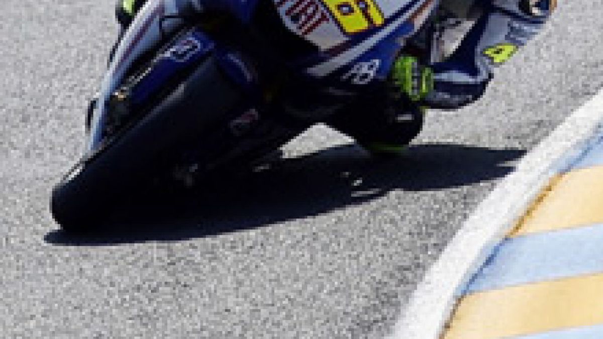Rossi logra la 'pole' en MotoGP en el circuito de Le Mans