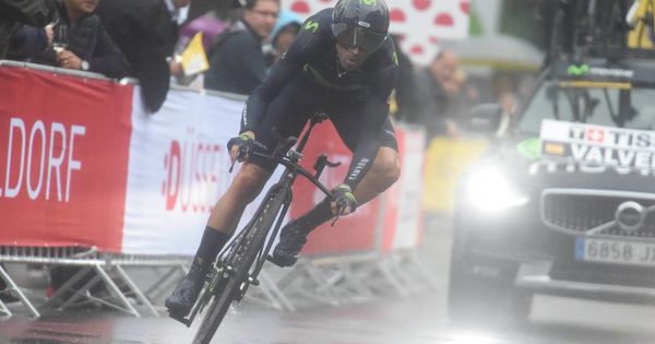 Foto: Alejandro Valverde este sábado durante contrarreloj inicial del Tour de Francia, se disputó bajo la lluvia en Düsseldorf. (Imago)