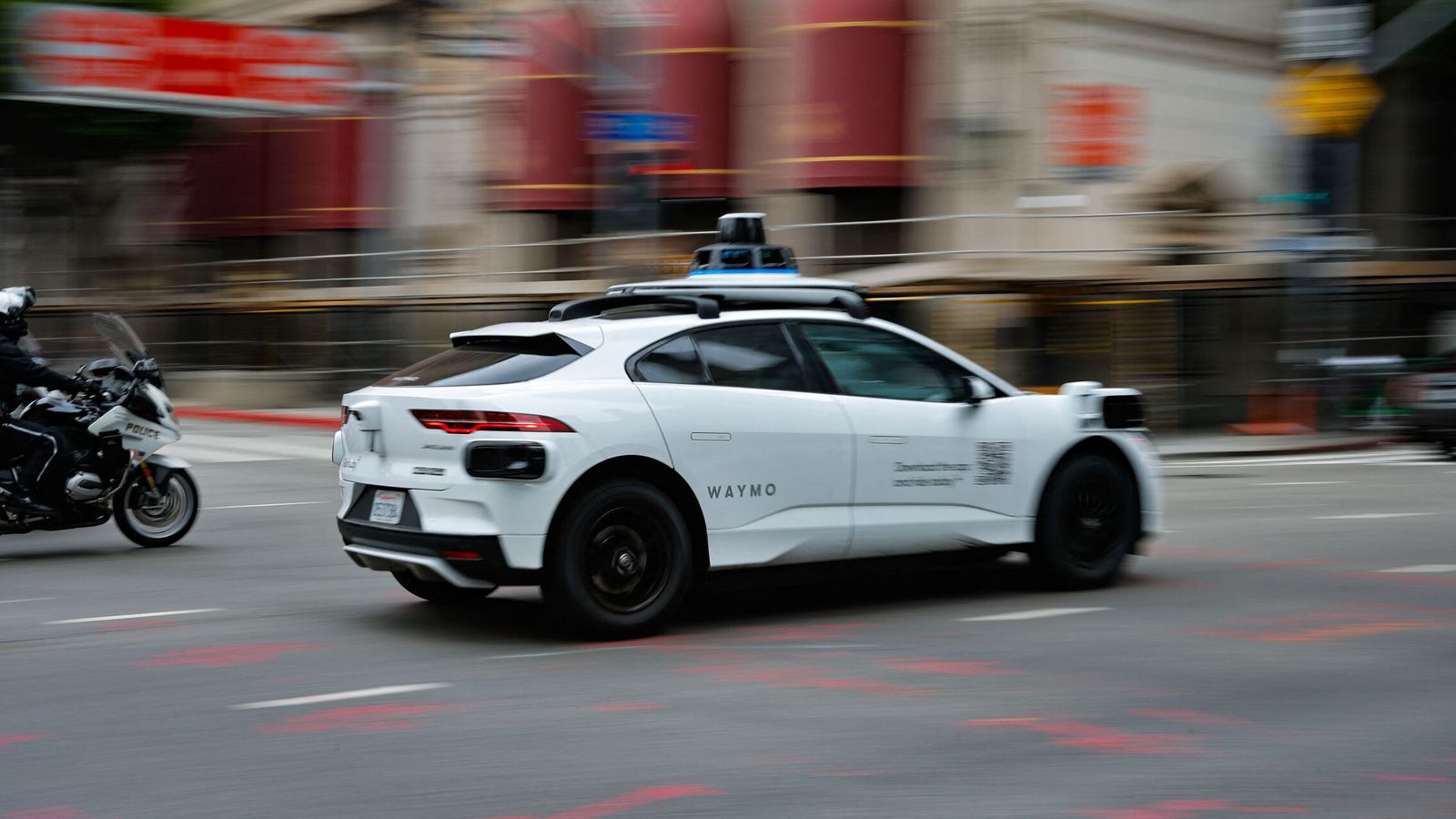 En pocas semanas vas a cruzarte en Madrid con ellos: así funcionan los robotaxis de Google que llegan a España