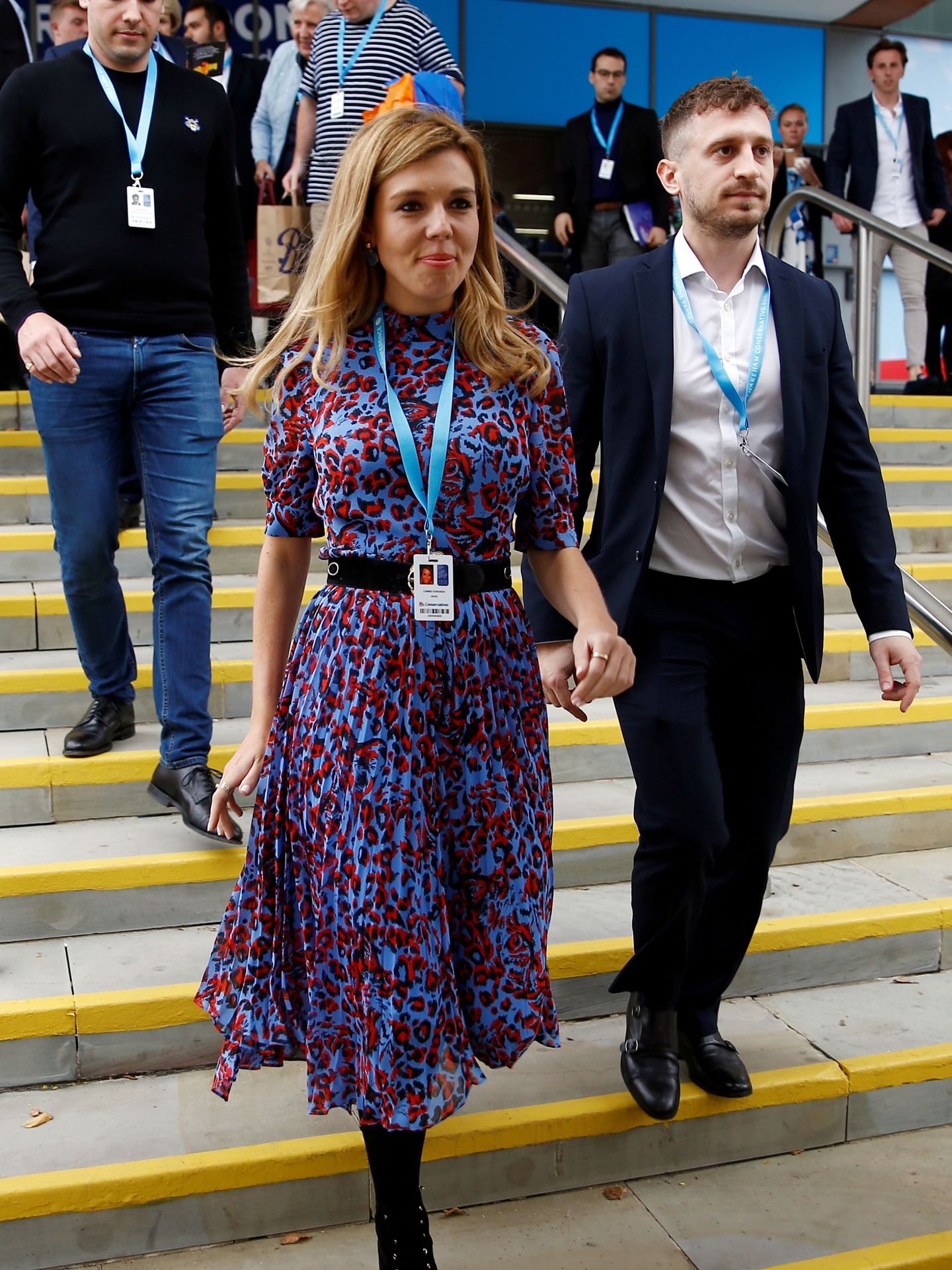 Carrie luciendo un vestido midi, su gran aliado de estilo. (Reuters)
