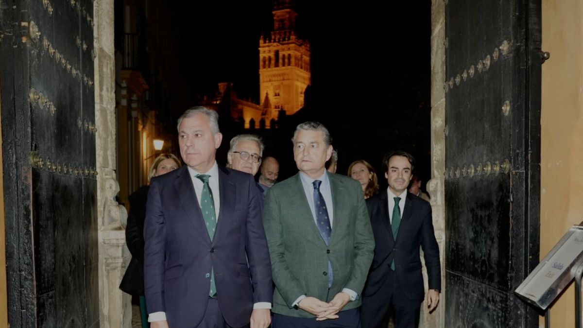 El alcalde de Sevilla explora el apoyo del PSOE a sus presupuestos para frenar a Vox