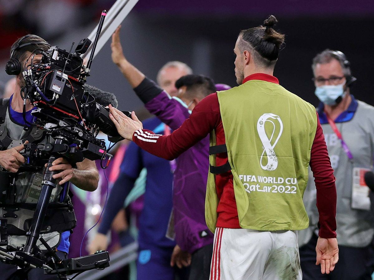 Foto: Bale, golpeando a la cámara. (EFE/EPA/Friedemann Vogel)