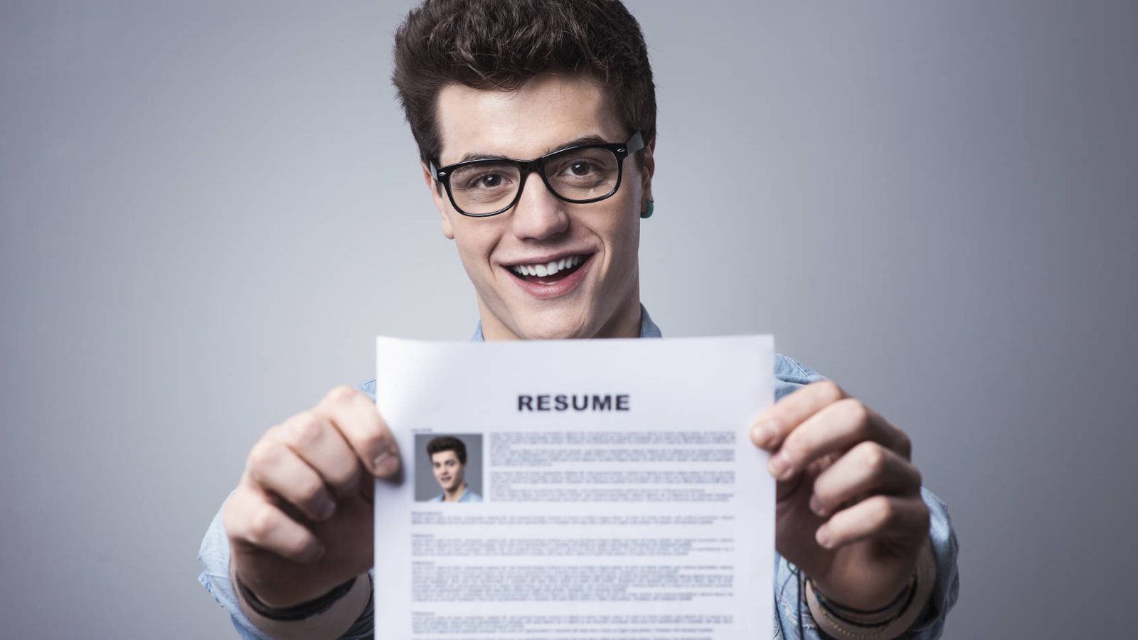 Foto: Muy bonito tu CV, pero igual poner que te gusta jugar al buscaminas no es necesario. (iStock)