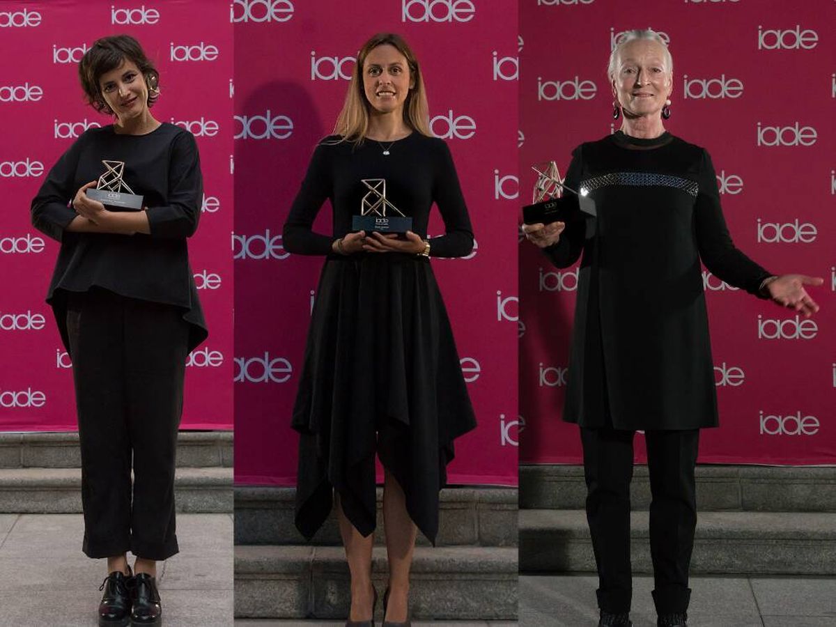 Foto: Raquel Buj, Sara Leonor y Petra Blaisse con sus respectivos premios. (IADE)