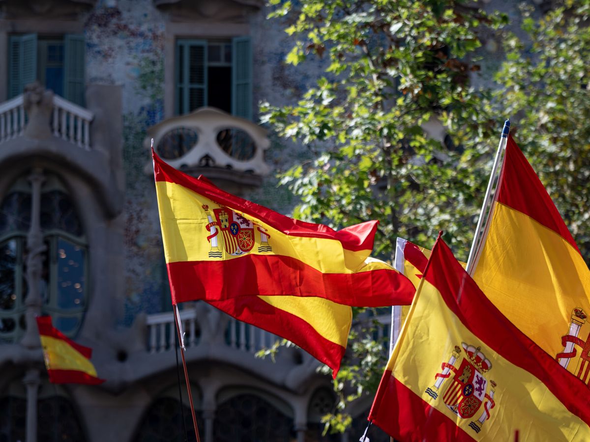 Foto: Banderas de España en Barcelona. (Europa Press/Lorena Sopêna)