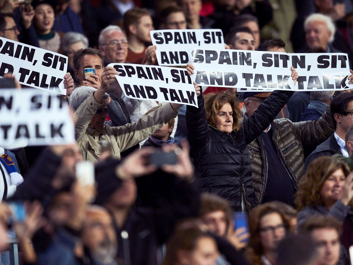 Foto: Manifestantes piden a España que se siente a negociar con el Govern. (EFE)