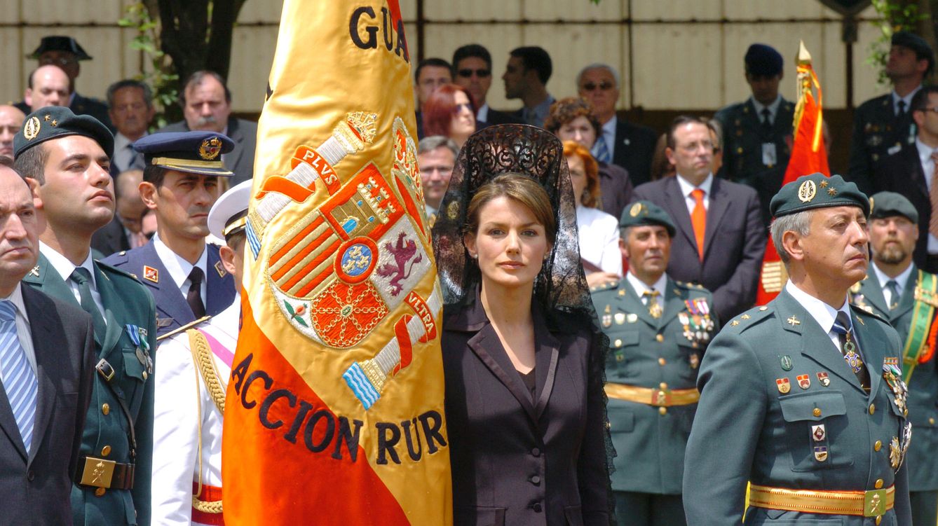 Foto: Doña Letizia en un acto con la Guardia Civil en 2005 (Gtres)