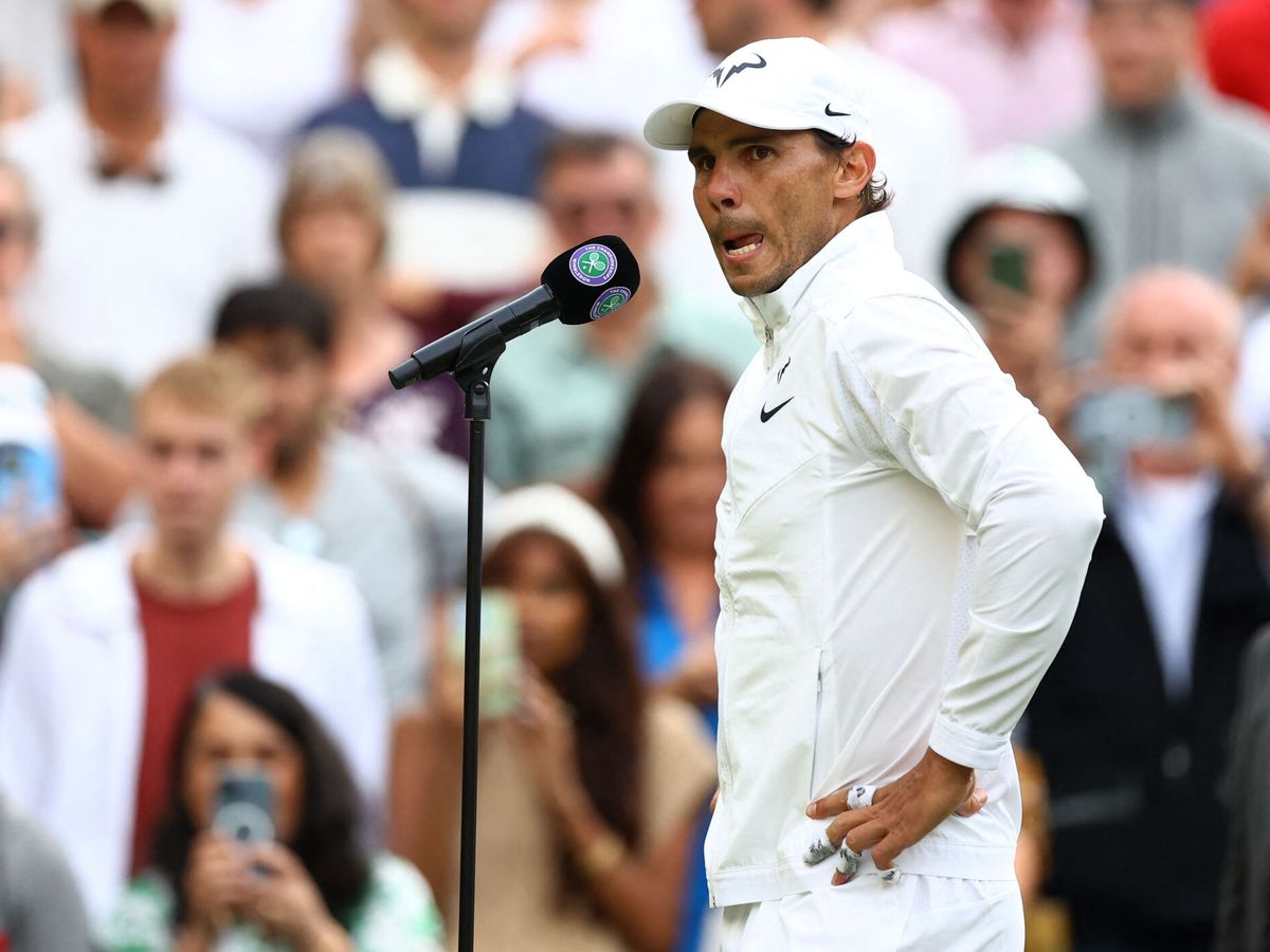Foto: Nadal y su inoportuna lesión en Wimbledon. (Reuters/Hannah Mckay)