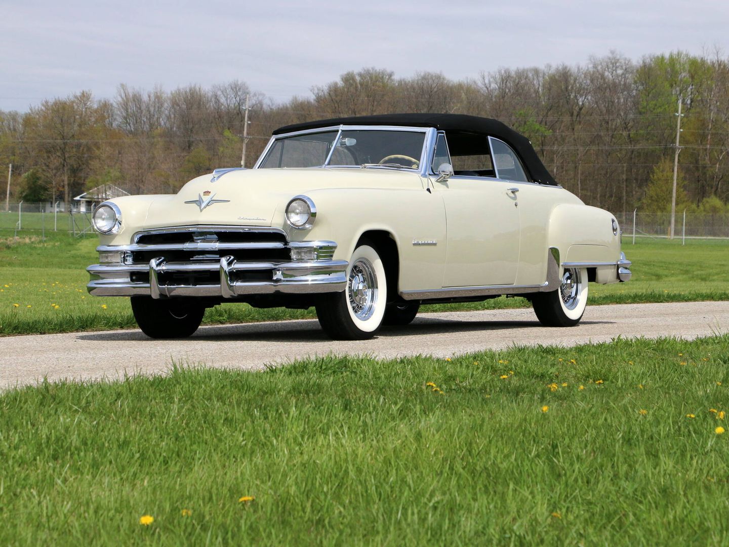 El Chrysler Imperial de 1951 es considerado el primer turismo con dirección asistida.