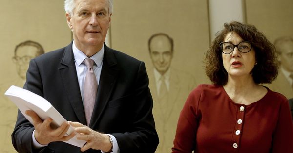 Foto: Soraya Rodríguez, exportavoz parlamentaria del PSOE, con el negociador jefe del Brexit, Michel Barnier, el pasado 19 de febrero. (EFE)
