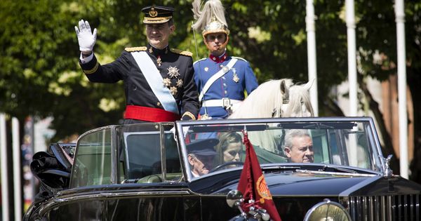 Foto: José María Corona, abajo a la derecha, en el día de la proclamación de Felipe VI. (Reuters)