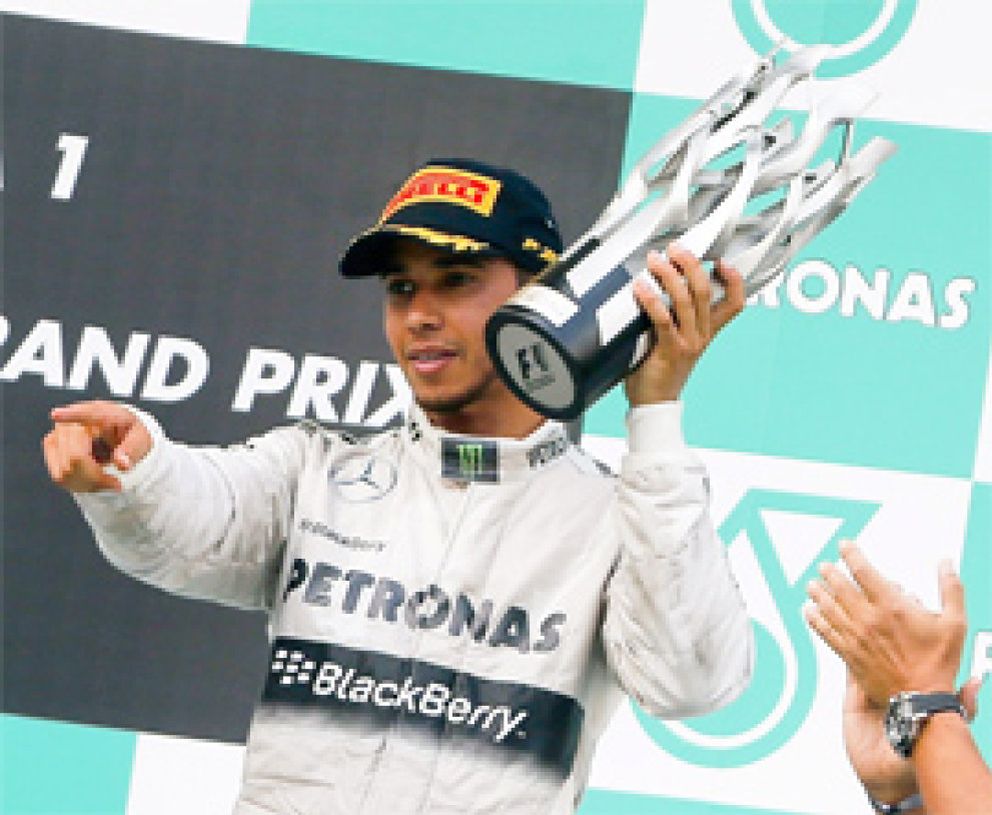 Foto: Hamilton, tras su podio en Malasia, calmó su 'mala conciencia' con trabajo extra