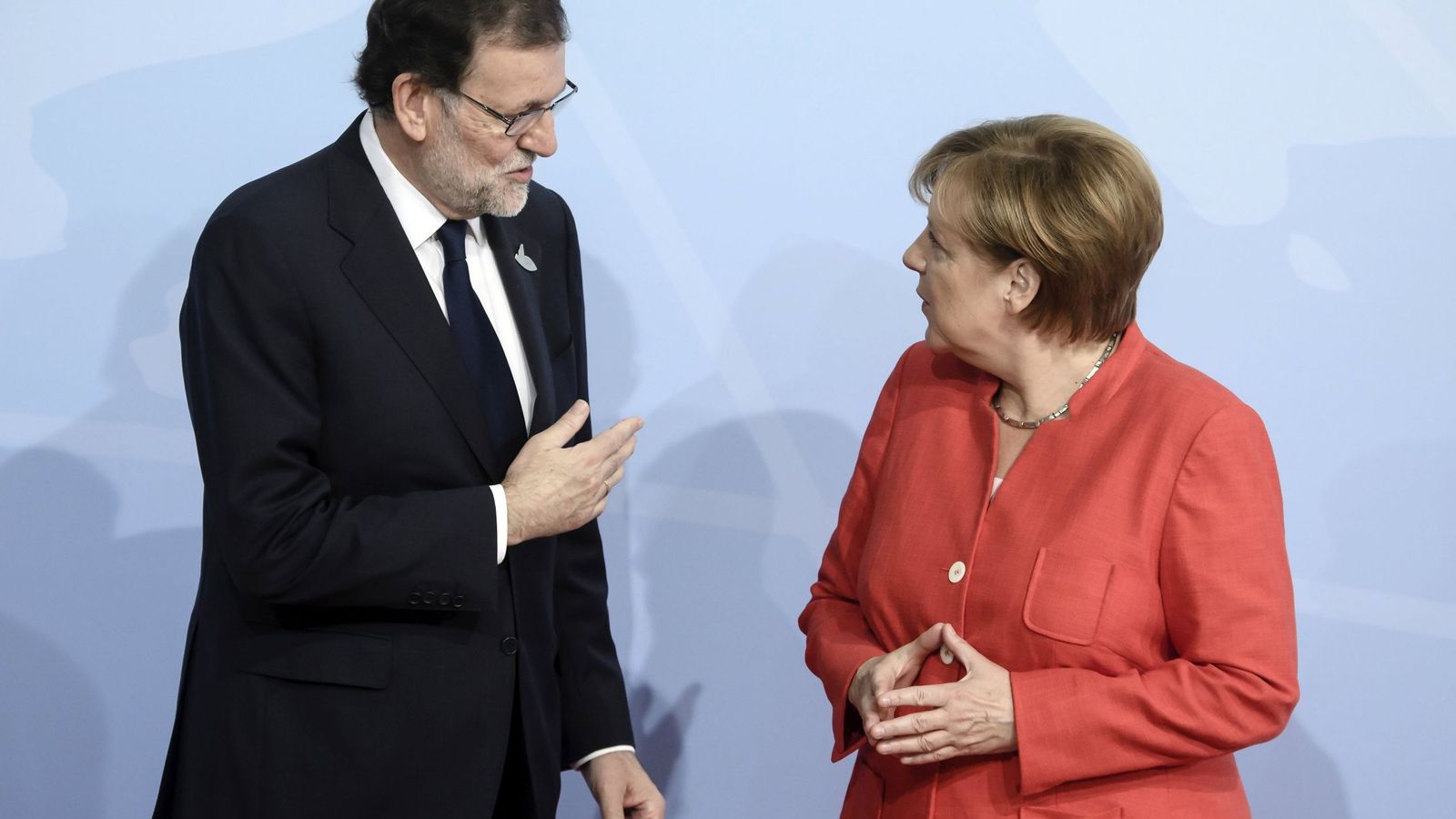 Foto: Fotografía de archivo de la canciller alemana, Angela Merkel, y el expresidente del Gobierno Mariano Rajoy. (EFE)