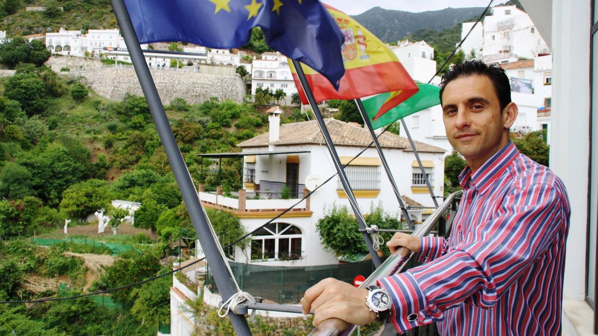 El alcalde de Juan Espadas que se enfrenta al aparato del PSOE para "poder dormir tranquilo"