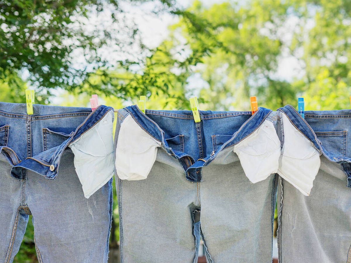 Foto: ¿Lavas la ropa del derecho o del revés? Descubre cómo se hace correctamente (iStock)