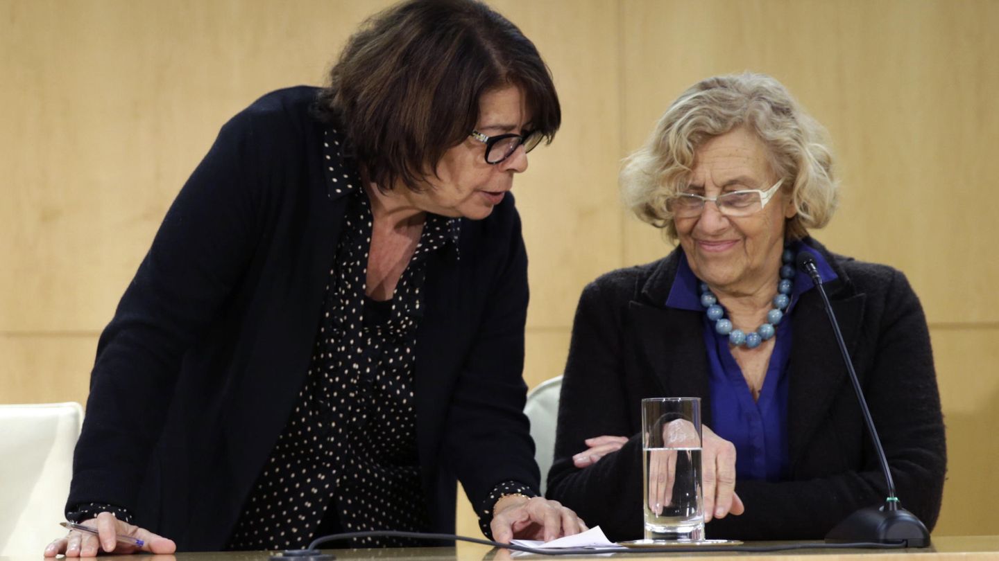 La alcaldesa de Madrid, Manuela Carmena, y la delegada de Medio Ambiente y Movilidad, Inés Sabanés. (EFE)