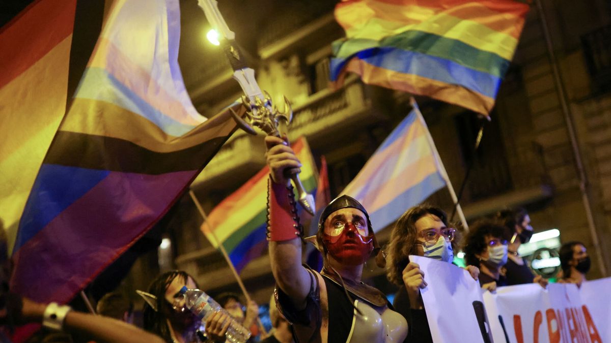 Miles de personas protestan en Barcelona por la violencia contra el colectivo LGTBIQ