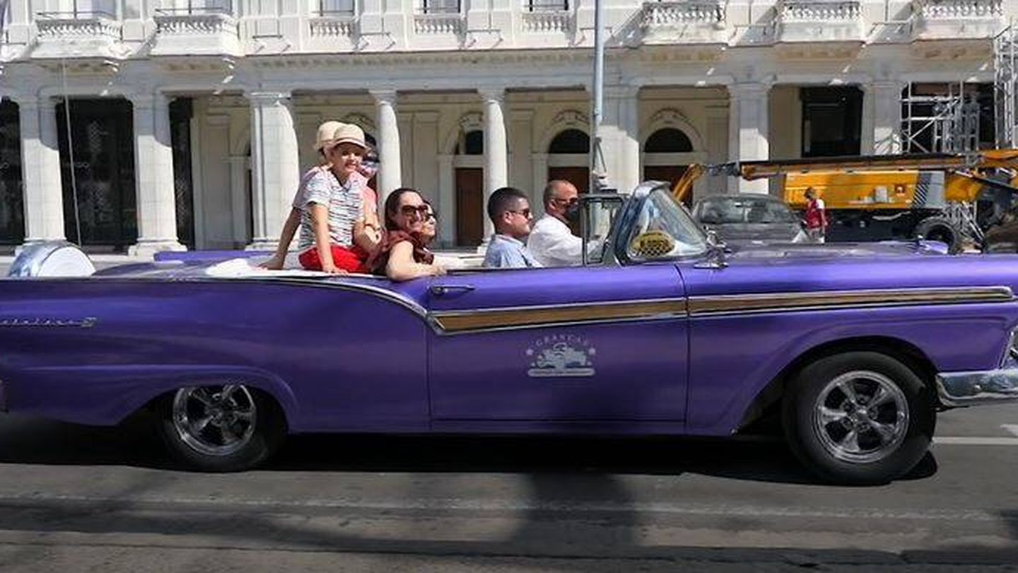 Un paseo por La Habana en descapotable. (Cortesía)