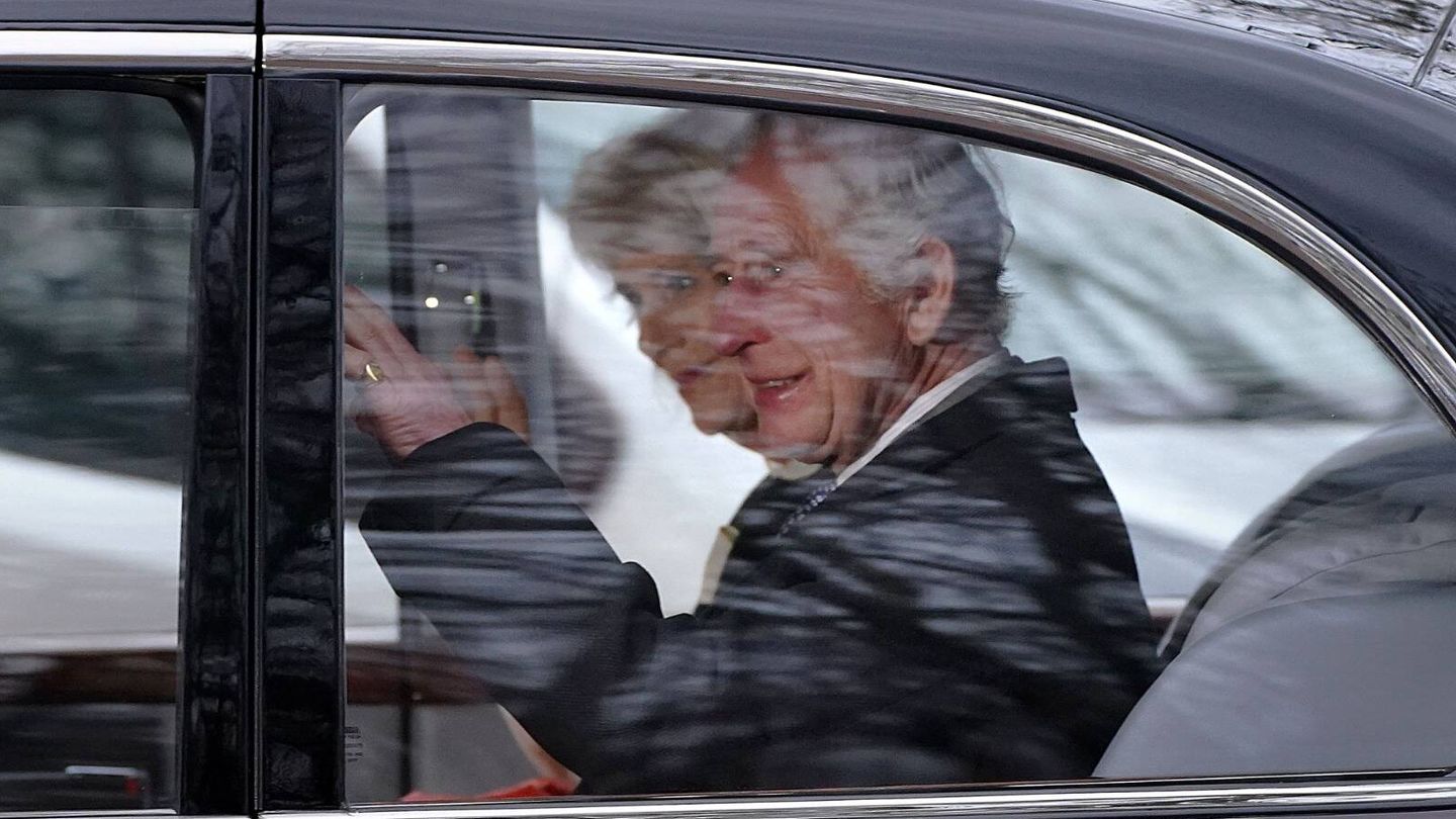 Carlos III, sonriente y tranquilo, reaparece públicamente tras anunciar que tiene cáncer. (Gtres)