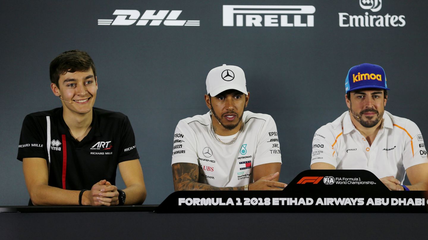 Russell, Hamilton y Alonso, en una rueda de prensa. (REUTERS/Hamad I Mohammed)