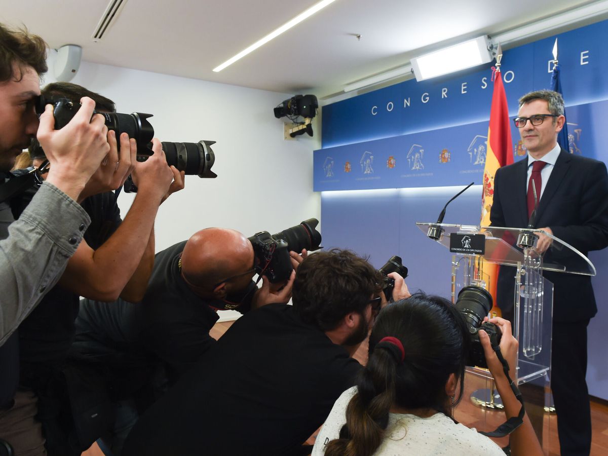 Foto: El ministro de la Presidencia en funciones, Félix Bolaños, este lunes en rueda de prensa tras registrar la ley de amnistía. (Europa Press/Gustavo Valiente) 