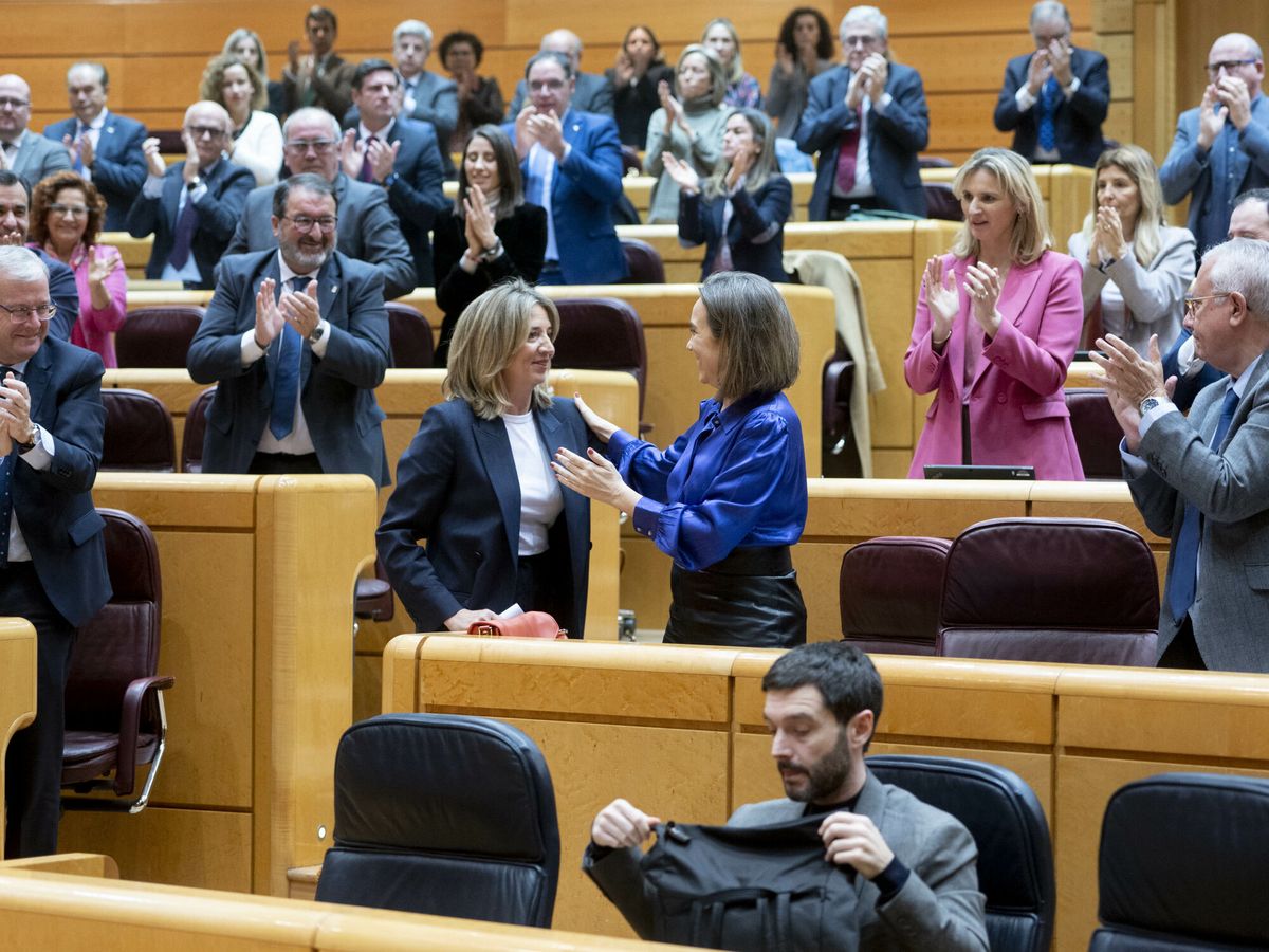 Foto: La secretaria general del PP, Cuca Gamarra, junto a la portavoz del PP en el Senado, Alicia García (Alberto Ortega / Europa Press)
