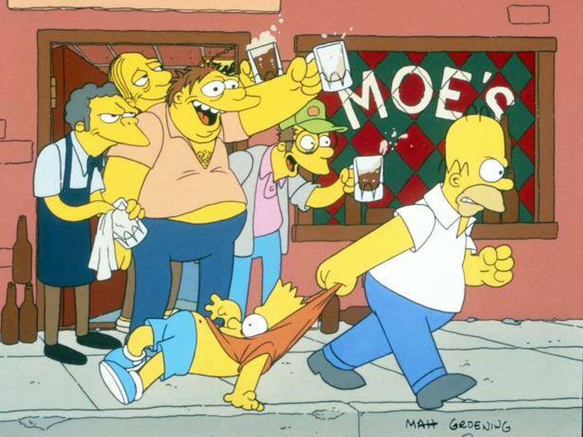 Foto: Imagen de los inseparables de Homer y clientes habituales de la taberna de Moe en 'Los Simpson'. (Fox)