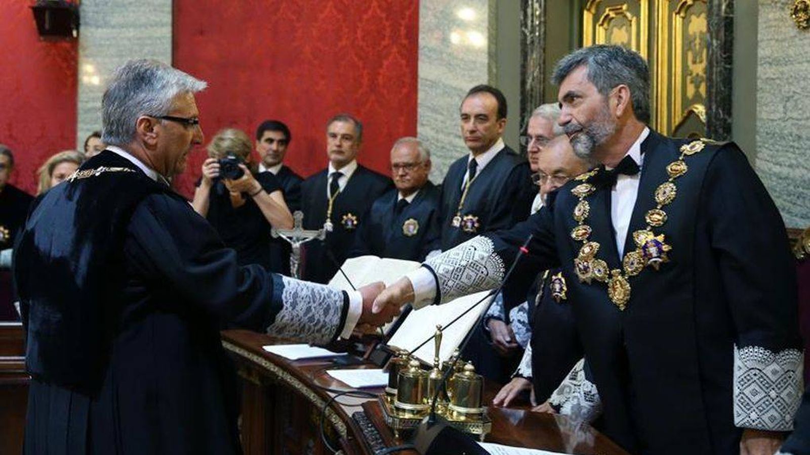 Foto: El presidente del Supremo y del CGPJ, Carlos Lesmes (d), junto al magistardo Luis María Díez-Picazo. (EFE)