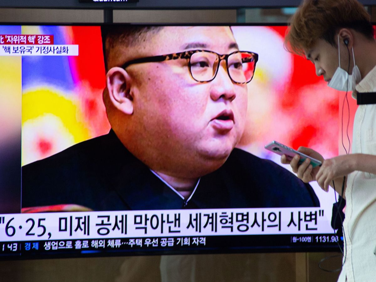 Foto: Kim Jong-un en una televisión en Seúl (Reuters)
