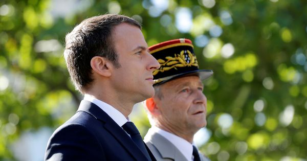 Foto: Emmanuel Macron y el ya exjefe del ejército francés, Pierre de Villiers. (EFE)