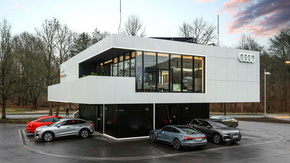 El primer 'Audi charging hub' del mundo: 24 horas, sala con bufé y abierto a todos