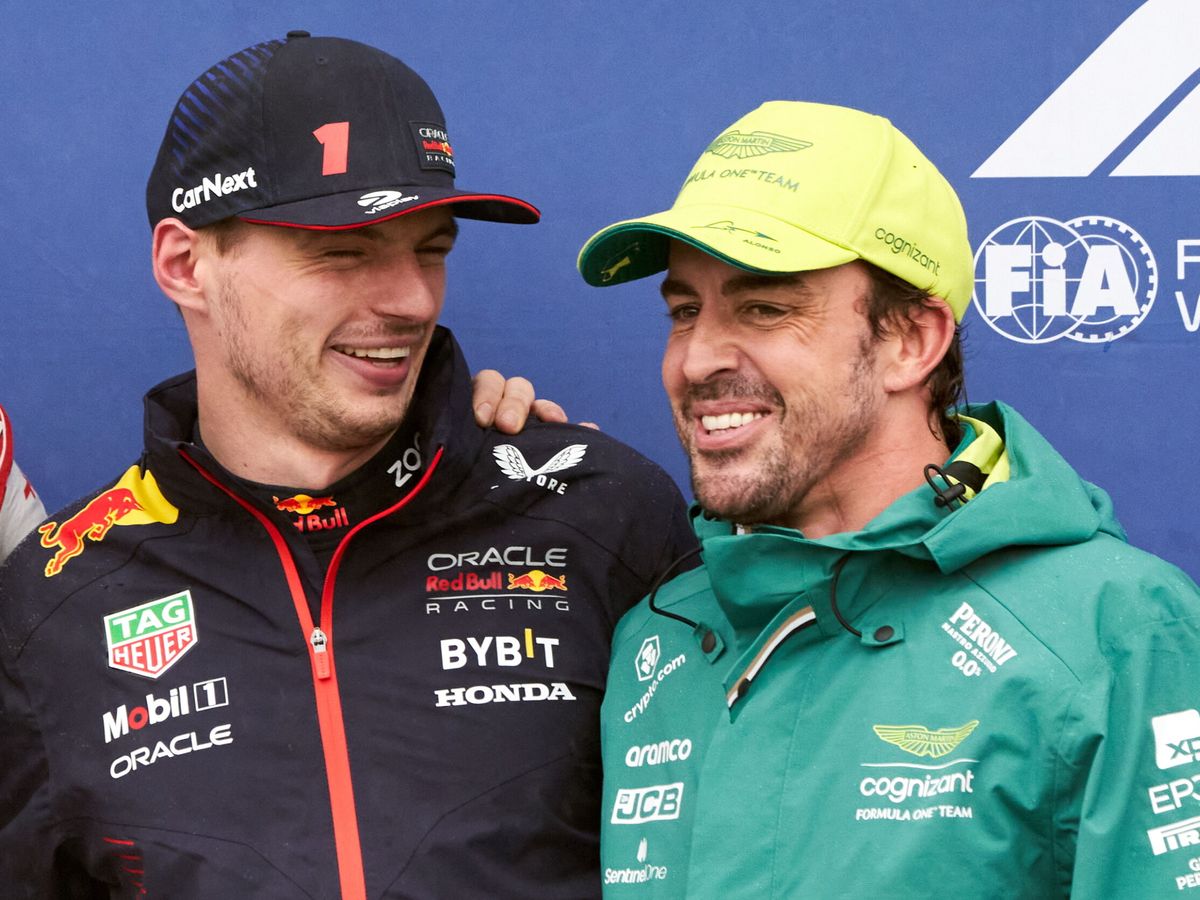 Foto: Max Verstappen y Fernando Alonso, durante el GP de Montreal. (EFE/Andre Pichette)