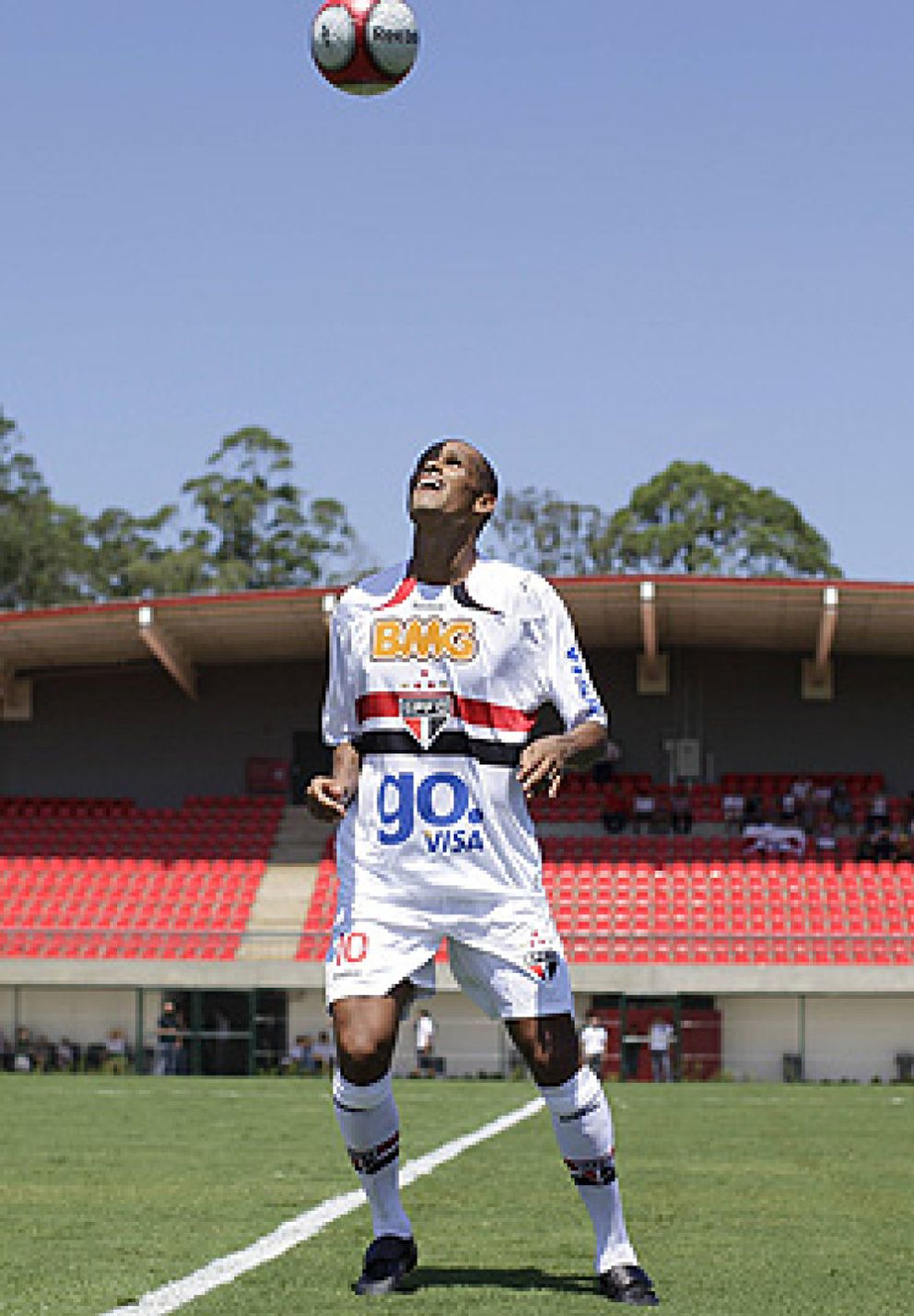 Foto: Rivaldo, el 'Willy Fog' del fútbol, se va a vivir a Angola