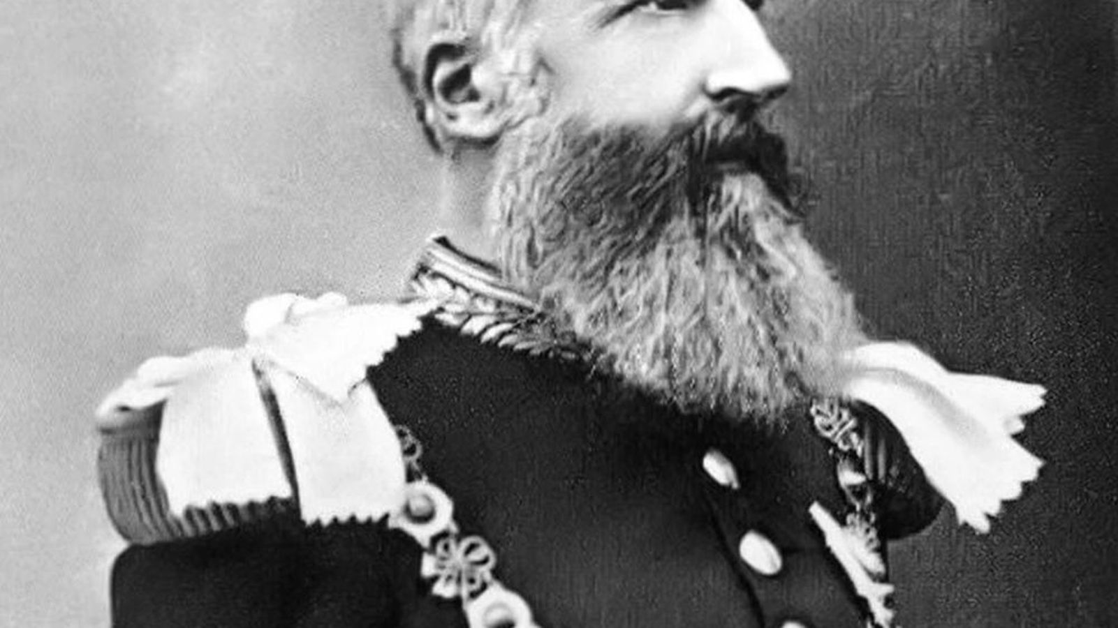 Leopoldo II de Bélgica, el rey matarife que soñó poseer un imperio y lo logró: saqueó marfil y caucho del Congo y mató a millones de esclavos