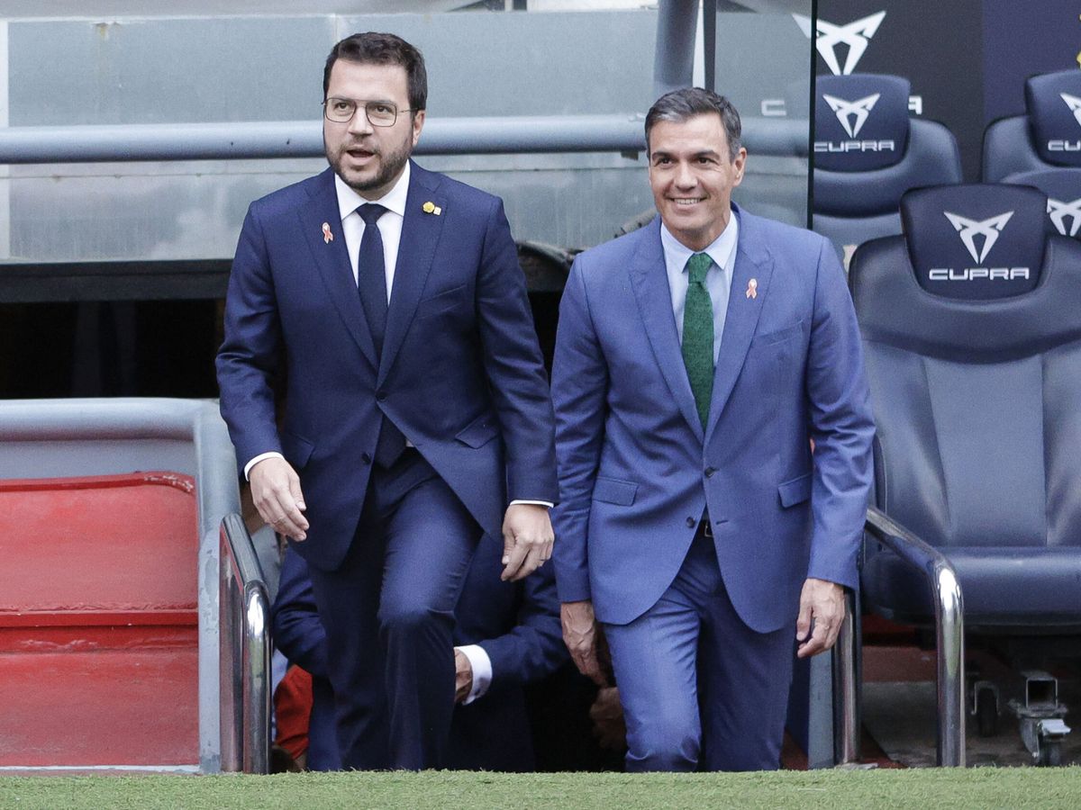 Foto: El presidente del Gobierno, Pedro Sánchez (d), y el de la Generalitat, Pere Aragonès. (EFE/Quique García)