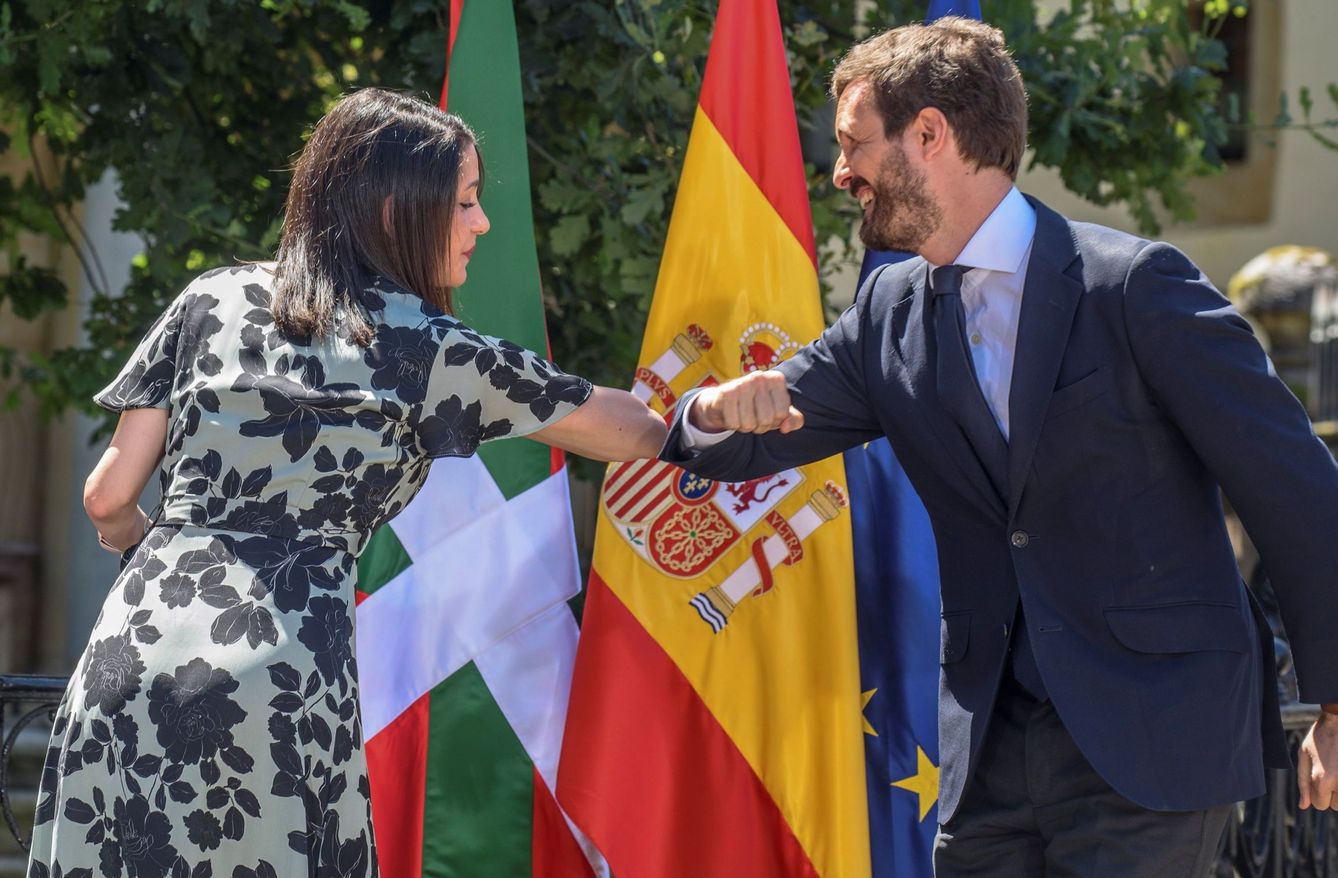 El presidente del Partido Popular, Pablo Casado, y la presidenta de Ciudadanos, Inés Arrimadas. (EFE)