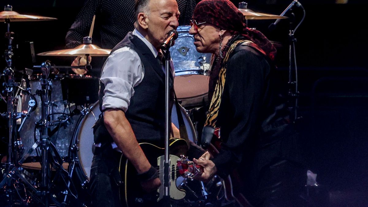 "Hay cosas que se deben ver en la vida" Las increíbles imágenes del concierto de Bruce Springsteen ayer en Madrid