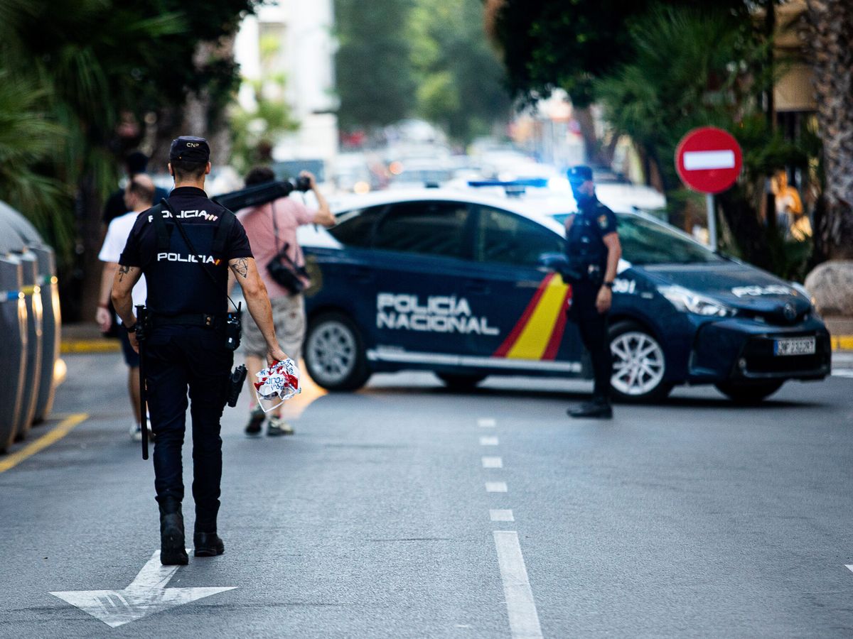 Foto: Policía en Ibiza, en una imagen de archivo. (EFE/Sergio G. Cañizares)