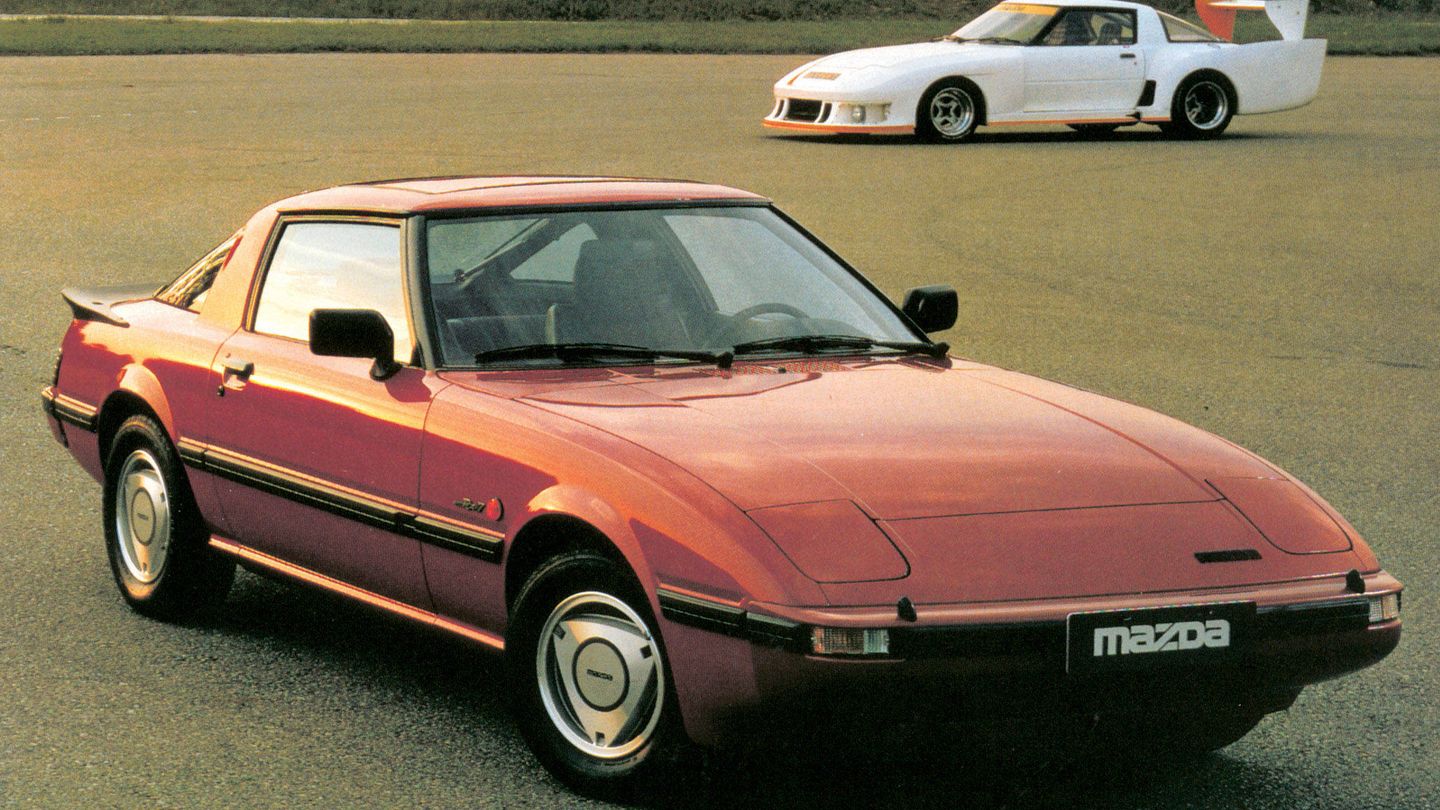 La primera generación del deportivo RX7 con motor rotativo se lanzó en 1980. 