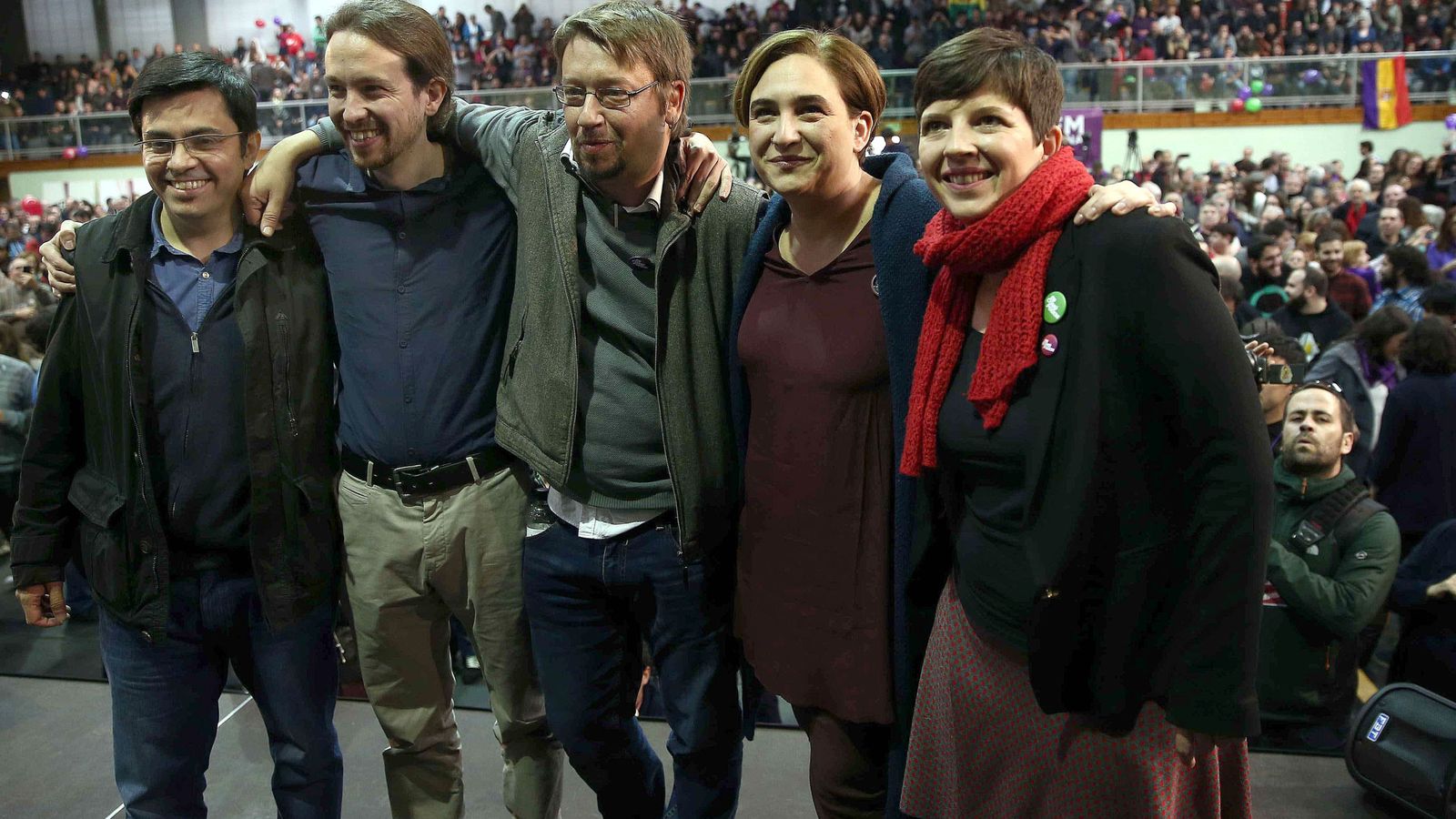 Foto: El portavoz de En Comú Podem, Xavier Domènech, junto a Pablo Iglesias, Ada Colau, Gerardo Pisarello y Laia Ortiz, durante la pasada campaña. (EFE)