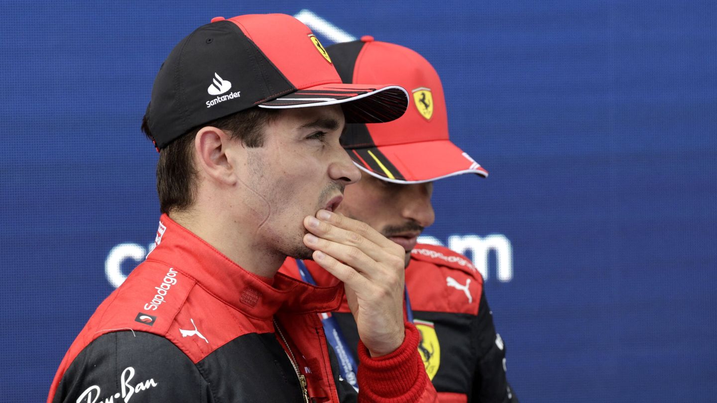 Sainz y Leclerc, juntos en las instalaciones del Gran Premio de Austria.(REUTERS/Leonhard Foeger)