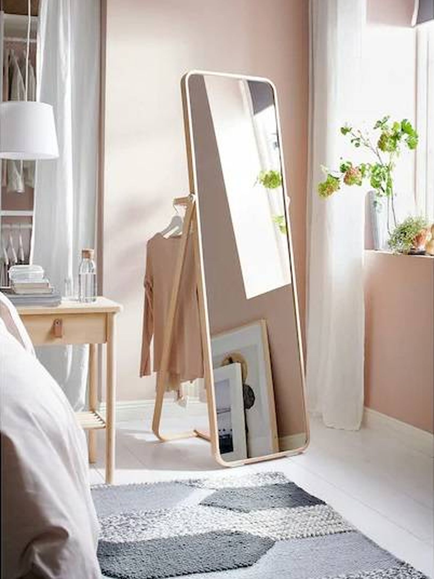 Con estos espejos de Ikea podrás decorar tu habitación para que parezca más  grande
