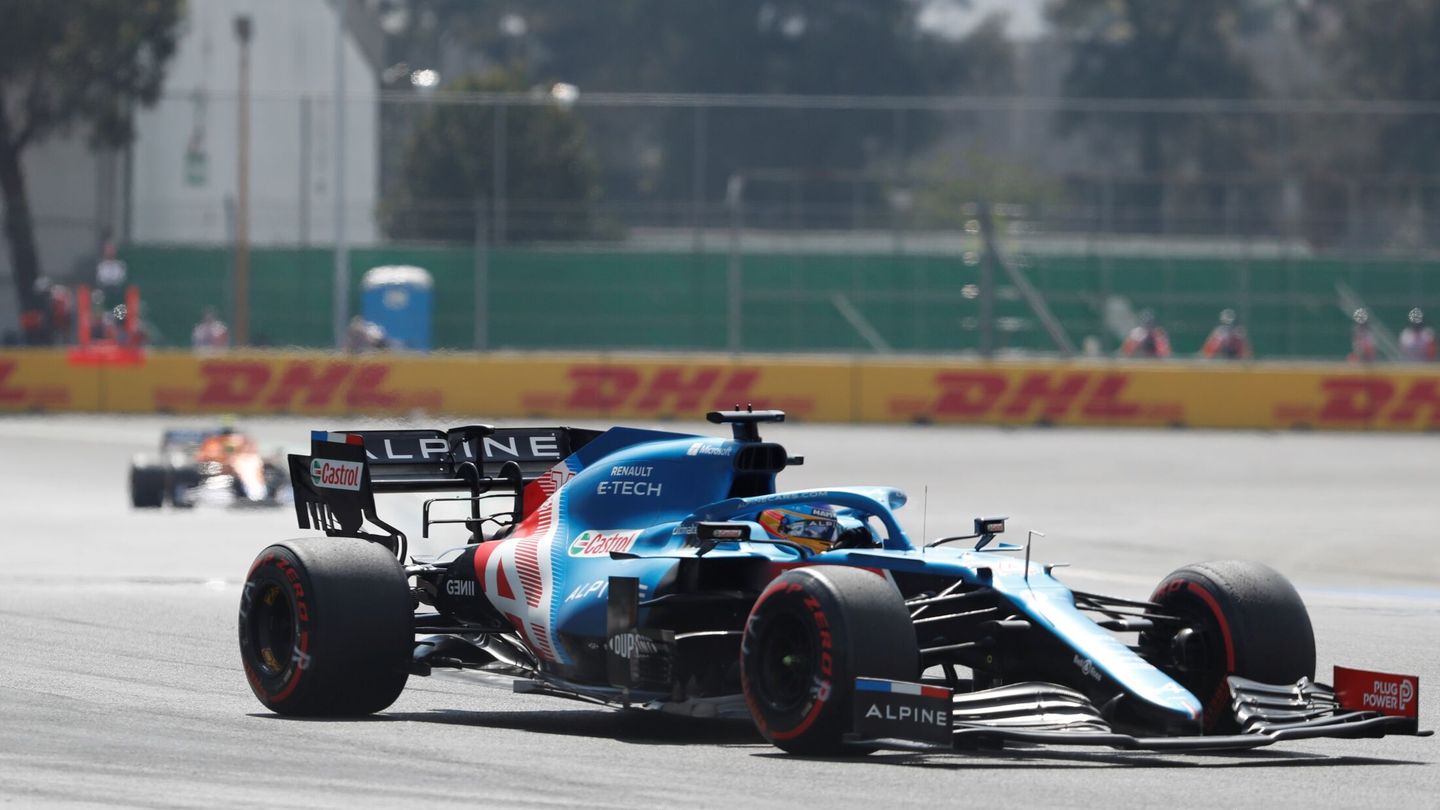 Alonso logró el objetivo de colocar su coche entre los diez mejores, pero no será fácil repetirlo en clasificación. (Efe/David Guzmán)
