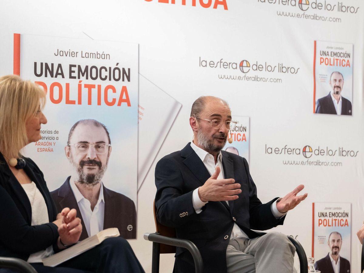 Foto: Lambán presenta su libro 'Una emoción política' en Zaragoza. (EP/Marcos Cebrián)