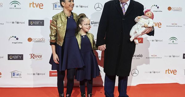 Foto: Pablo Carbonell, su esposa María y su hija Mafalda. (Getty)
